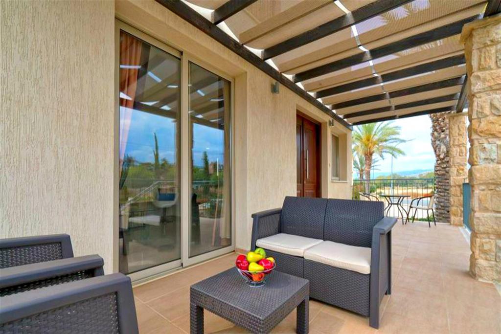 Villa Lalianda Sandy Beach Villas - Private Pool - Jacuzzi - Private Beach Area 폴리스 외부 사진